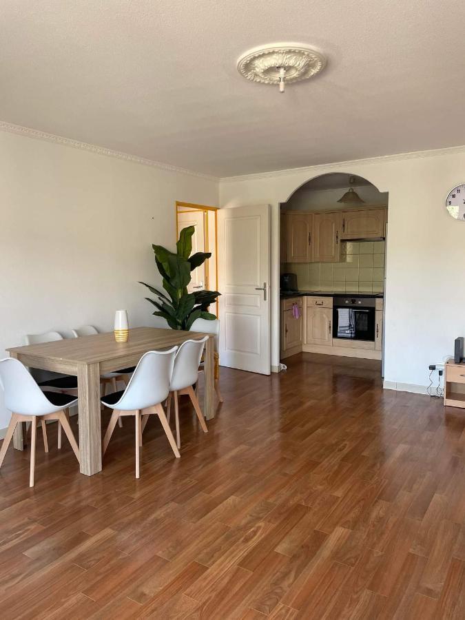 Chhun Apartment ดรากิญญ็อง ภายนอก รูปภาพ